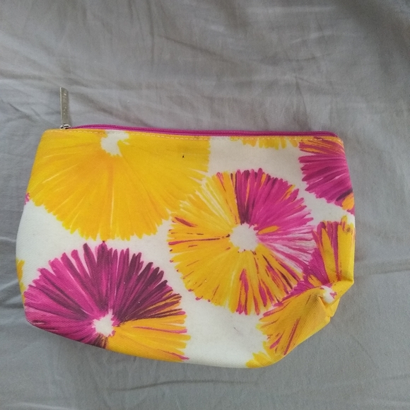 💙 Floral Clinique Makeup Bag (3 for $20) - Picture 2 of 6